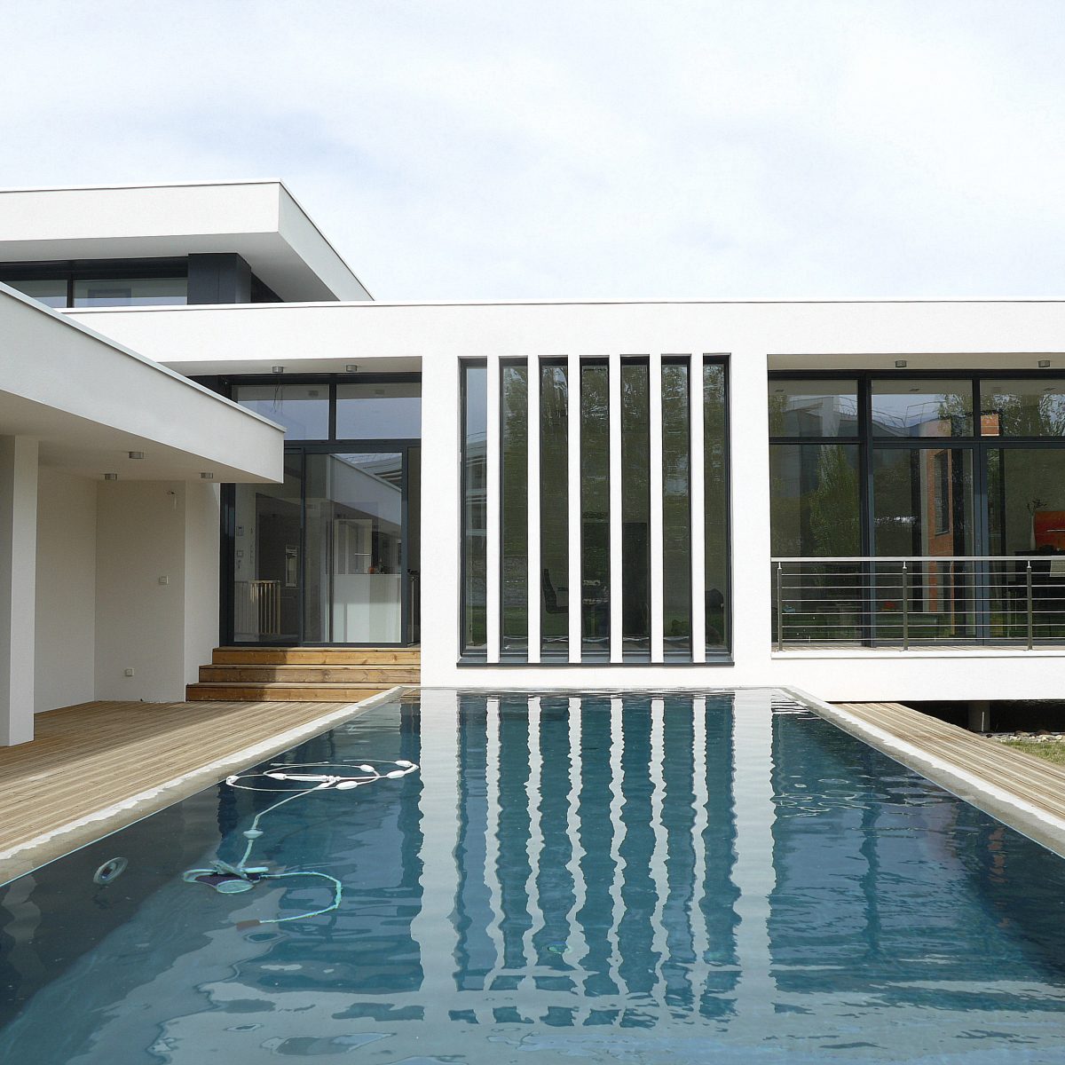 Plan Maison En U Avec Piscine Au Milieu Construction de maison contemporaine et moderne par un architecte |  Archionline
